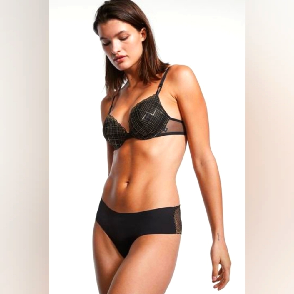 Victoria's Secret Sexy Tee Lace Push Up Bra- Black & Gold